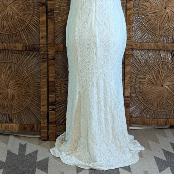 DB STUDIO NWT Allover Lace V-Neck Sheath Wedding Dress size 16W - never altered - Picture 9 of 14